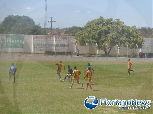 Olheiro do Bahia faz avaliação de jovens atletas florianenses.(Imagem:FlorianoNews)