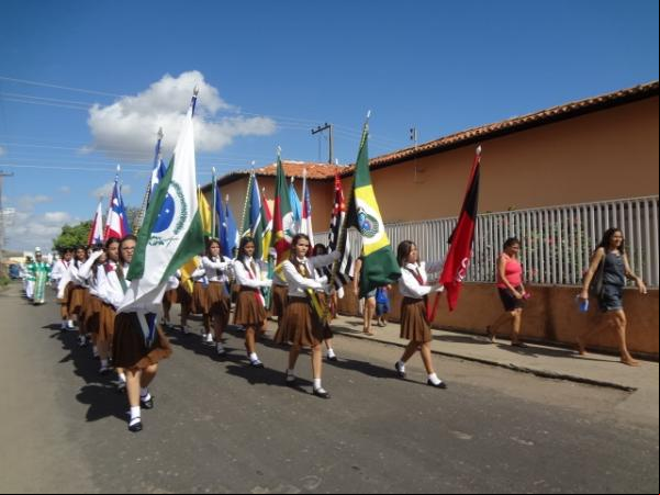 Colégio Industrial comemora o 43° aniversário com desfile cívico.(Imagem:FlorianoNews)