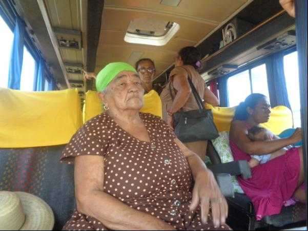Romeiros de Floriano embarcam com destino ao Canindé.(Imagem:FlorianoNews)