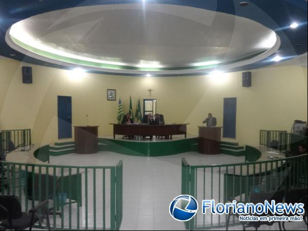 Sessão na Câmara discutiu doação de terreno do Distrito Industrial de Floriano.(Imagem:FlorianoNews)