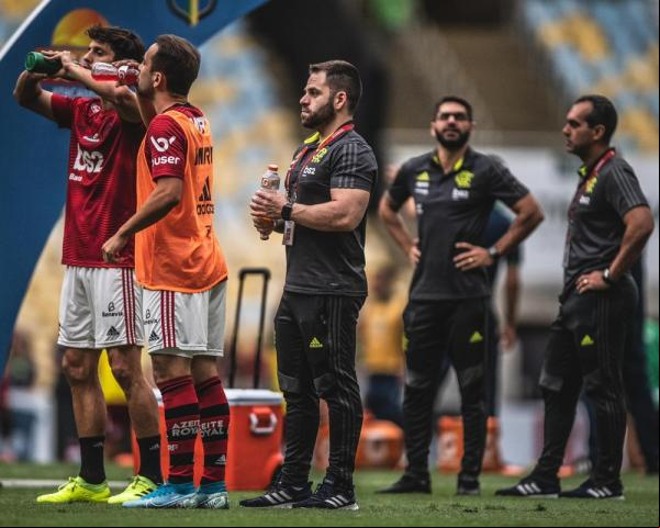 Nutricionista é responsável por hidratação do elenco do Flamengo.(Imagem:Pedro Martins / Foto FC )