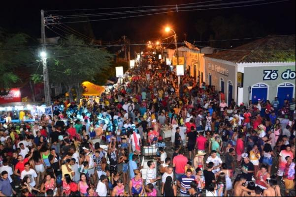 Arrastão dos Paredões e bandas no Cais animam o segundo dia de folia em Floriano(Imagem:Prefeitura de Floriano)