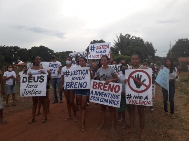 Familiares e amigos da vítima realizaram uma manifestação nesta terça-feira (14).(Imagem:Reprodução)