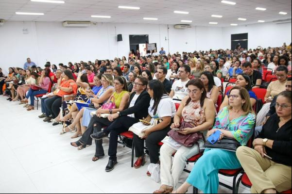 Delegados piauienses discutem diretrizes para o Plano Nacional da Educação.(Imagem:Divulgação)