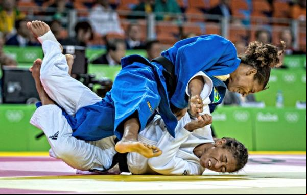 Rafaela Silva venceu bem a alemã Ropper na estreia.(Imagem:Marcio Rodrigues/MPIX/CBJ)