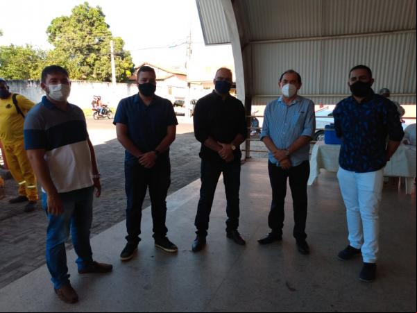 Profissionais da limpeza recebem homenagens pelo Dia do Gari(Imagem:FlorianoNews)