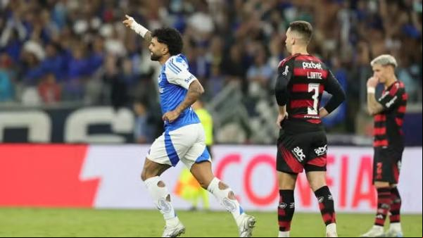 Gabigol comemora o gol contra o Flamengo.(Imagem:Gilson Lobo/AGIF)
