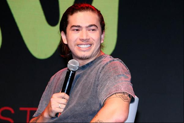 Whindersson Nunes, 26, usou suas redes sociais nesta segunda-feira (20) para avisar aos fãs que fará uma pausa nos shows de stand-up por tempo indeterminado. O comediante fez a últ(Imagem:Reprodução)