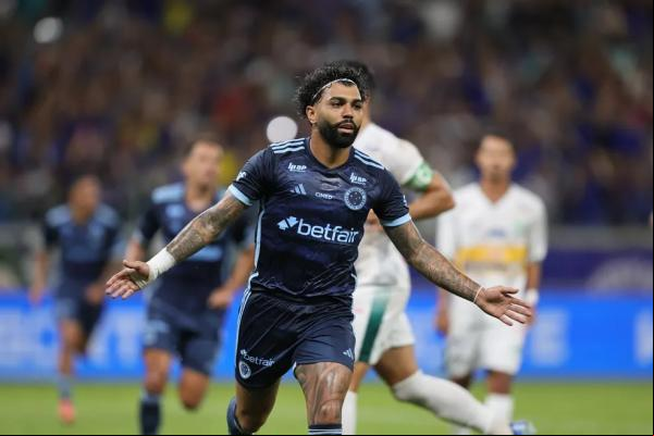 Gabigol, do Cruzeiro, comemora gol marcado diante do Uberlândia.(Imagem:Gilson Lobo/AGIF)
