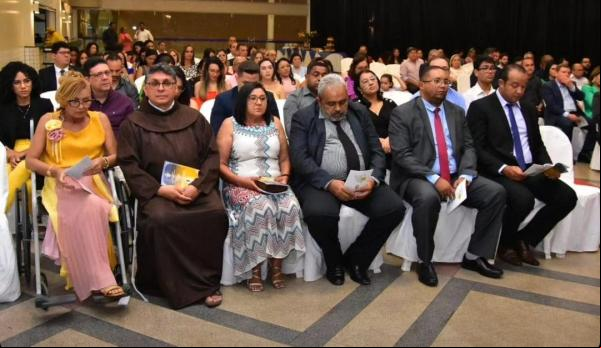 Vereador Joab Curvina prestigia entrega da Comenda