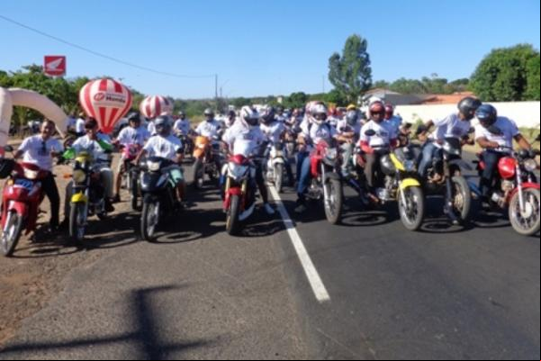 Cajueiro Motos comemora Dia do Motociclista com eio em Floriano.(Imagem:Piauinoticias)