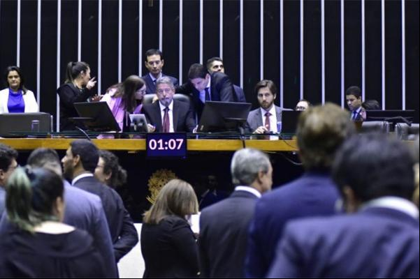 Governo tenta barrar proposta de desoneração para prefeituras na Câmara.(Imagem:Zeca Ribeiro / Câmara dos Deputados)