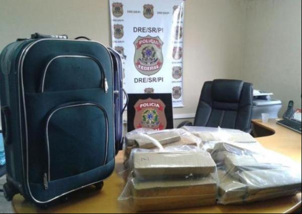 PF apreende 44 quilos de maconha em ônibus da Guanabara.(Imagem:Fabiano Silva)