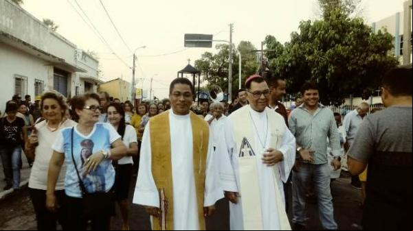 Procissão náutica leva imagem de São Pedro de Alcântara pelas águas do Rio Parnaíba.(Imagem:FlorianoNews)
