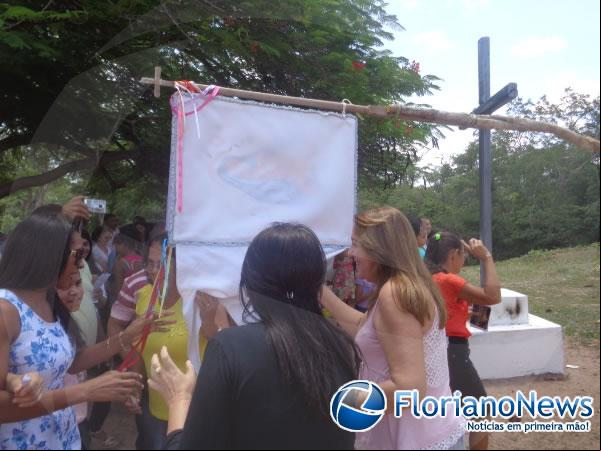 Fieis participaram do encerramento de N. Srª do Desterro na comunidade Araçás.(Imagem:FlorianoNews)