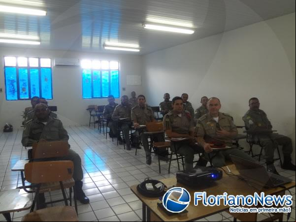 Oficiais participam de especialização em Polícia Judiciária Militar e Direito istrativo.(Imagem:FlorianoNews)