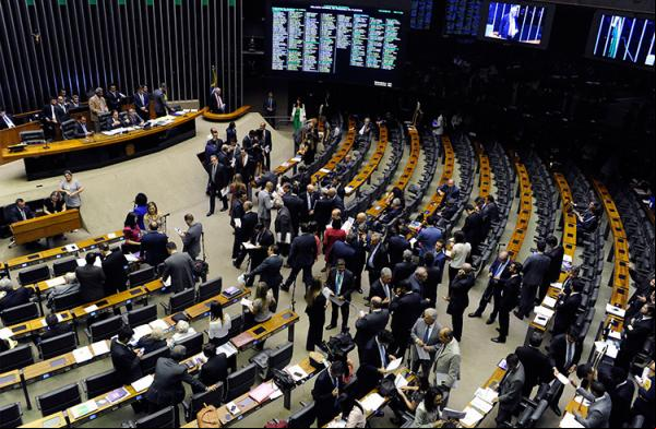 A Câmara aprovou nesta quinta-feira (10) o texto-base do projeto de regulamentação do Fundeb, principal mecanismo de financiamento da educação básica. Os deputados ainda precisam(Imagem:Reprodução)