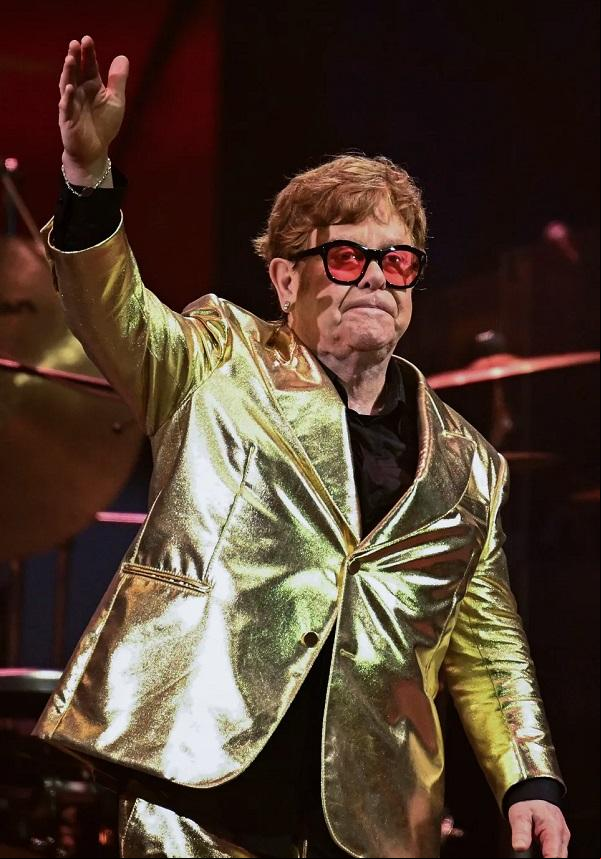 Elton John no Festival Glastonbury, seu último show no Reino Unido.(Imagem:Getty Images)