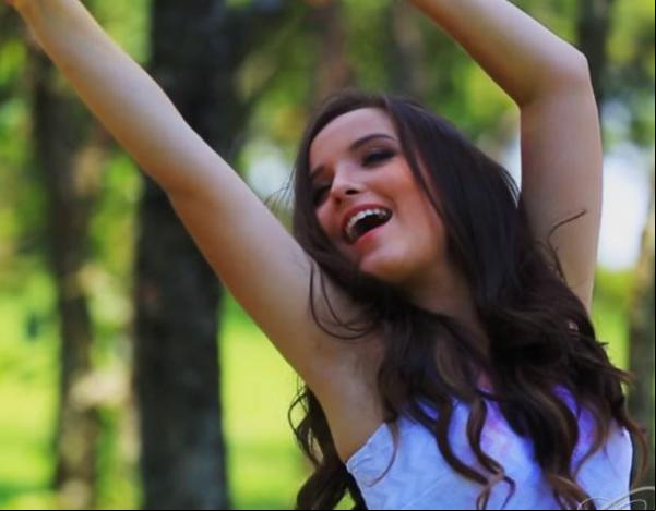 Larissa Manoela desabafa após falsa foto nua cair na internet,(Imagem:Twitter)