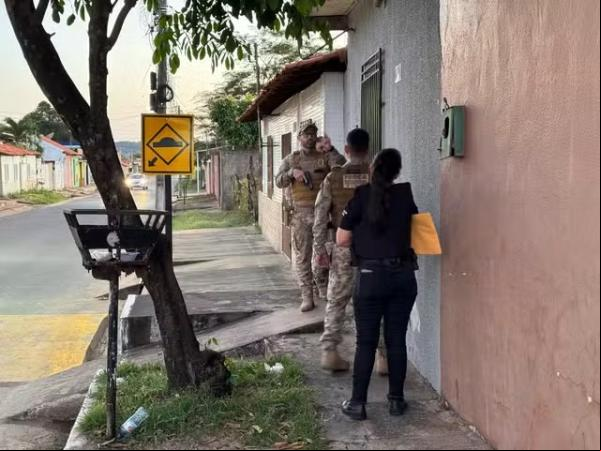 Presos suspeitos de venderem celulares roubados e entregarem em carro de luxo.(Imagem:Divulgação/SSP-PI)