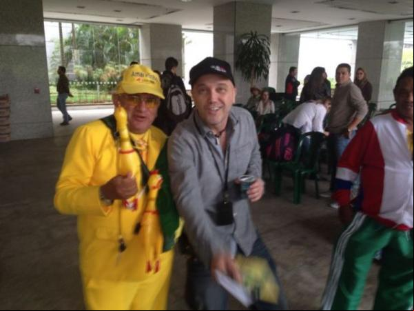 Repórter Amarelinho chega ao estúdio da Rede Globo(Imagem:FlorianoNews)