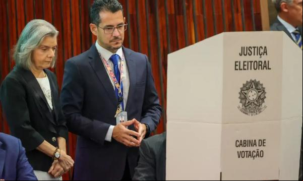 Faltam 25 dias para eleitores escolherem prefeitos e vereadores.(Imagem:Fabio Rodrigues-Pozzebom/ Agência Brasil)