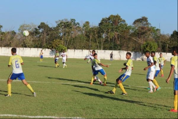 River-PI vence e conta com bobeada do goleiro do Tiradentes-PI.(Imagem:Renan Morais/GloboEsporte.com)