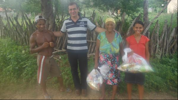 Prefeito fez entrega de cestas básicas nas comunidades rurais.(Imagem:FlorianoNews)