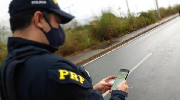 Homem se ava por Policial Rodoviário Federal.(Imagem:PRF/PI)