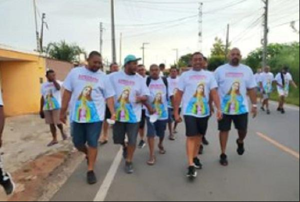 Homens mantêm a tradição e realizam