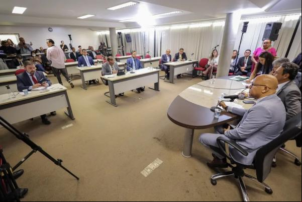 Deputados aprovam o reajuste escalonado do salário de procuradores de justiça do Piauí: R$ 41 mil em 2025.(Imagem:Alepi)