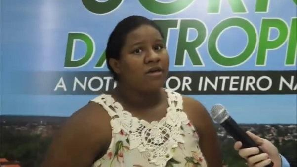 Mulher vai a programa de TV após ser denunciada por furto de moto em Floriano.(Imagem:Reprodução/Jc24horas)