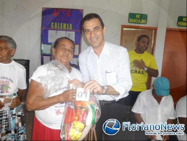 Prefeitura de Floriano distribui cestas básicas para famílias assistidas pelo CRAS.(Imagem:FlorianoNews)
