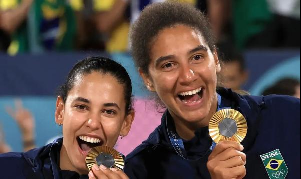 Brasil volta a ter dupla de mulheres campeãs olímpicas após 28 anos.(Imagem:REUTERS/Esa Alexander /Proibida reprodução)