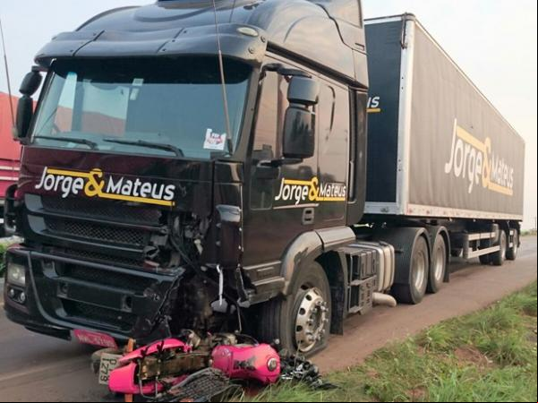 Acidente com carreta de Jorge e Mateus deixa um morto no MA.(Imagem:Francinaldopublicidades)