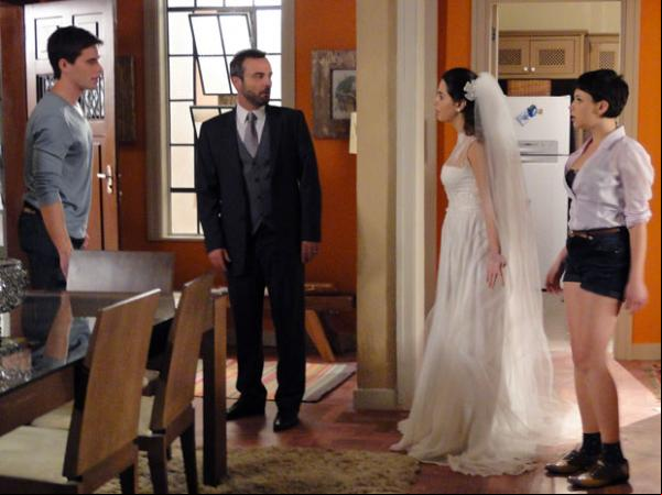Júlio apoia a decisão da filha.(Imagem:Insensato Coração / TV Globo)