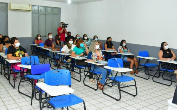 Floriano sedia um encontro estadual de formação continuada para conselheiros tutelares.(Imagem:Secom)