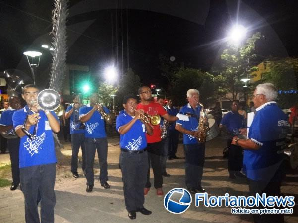 Apresentação do coral Feliz Idade marcou a abertura da Semana do Natal em Floriano.(Imagem:FlorianoNews)