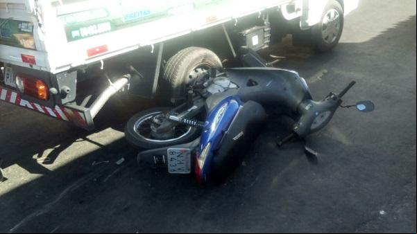 Colisão entre caminhão e motocicleta resulta em danos materiais em Floriano.(Imagem:Jc24horas)
