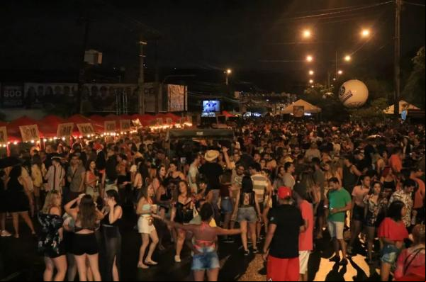 Bloco Batatinha do Louah encerra último dia de carnaval em Teresina.(Imagem:Suzana Aires/G1 PI )