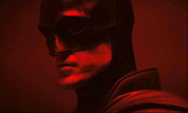 Foram divulgadas as primeiras imagens de Robert Pattinson como Batman(Imagem:Reprodução)