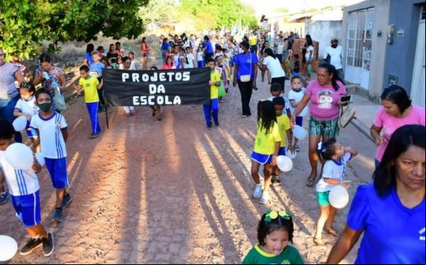 Desfiles cívicos pelos bairros marcam o Bicentenário da Independência pelo país.(Imagem:Secom)