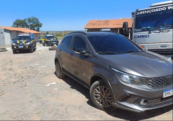 Operação Integrada da PM e PRF em Floriano resulta na condução de suspeitos por veículo roubado.(Imagem:Reprodução/Instagram)
