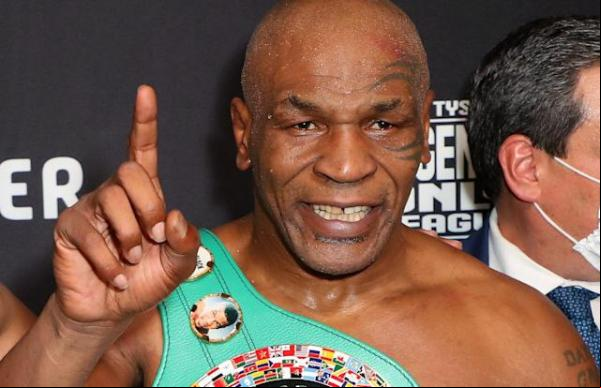 Mike Tyson fecha acordo para lutar com youtuber Jake Paul(Imagem:Reprodução)