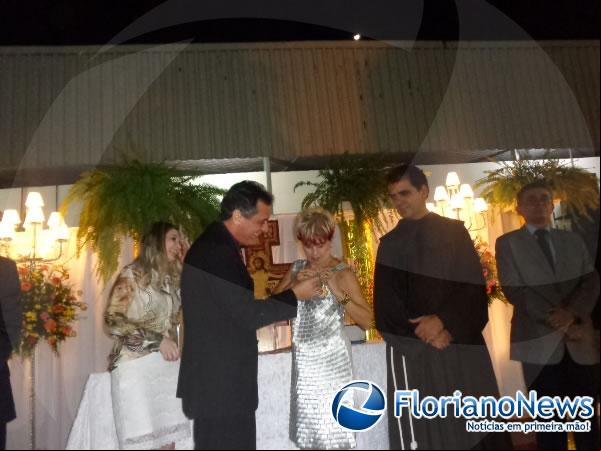 Prefeito Gilberto Júnior concedeu honraria a professora Rubenita Ferreira.(Imagem:FlorianoNews)