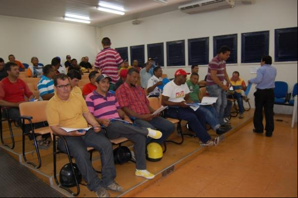 Mototaxistas de Floriano am por curso obrigatório para exercer a profissão.(Imagem:FlorianoNews)