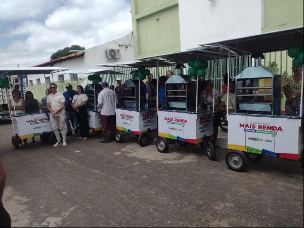 Vice-prefeito Antônio Carlos celebra reinauguração do CRAS e entrega de carrinhos do Mais Renda.(Imagem:FlorianoNews)