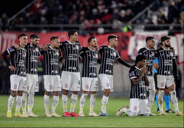 Corinthians se retrancou, rezou e ou do Estudiantes nos pênaltis.(Imagem:Rodrigo Coca/Ag. Corinthians)