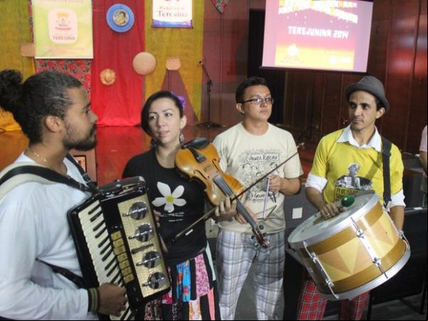 Banda Três contigo fez abertura do festival.(Imagem:Ellyo Teixeira/G1)