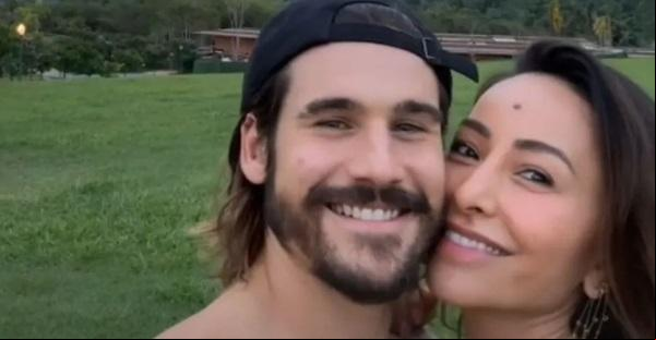 Sabrina Sato e Nicolas Prattes estão ando o final de semana coladinhos no campo(Imagem:Instagram / Sabrina Sato)